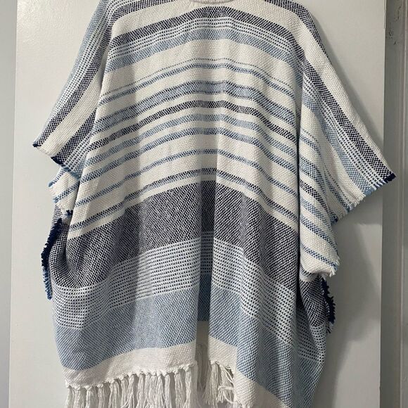Aerie blue knit poncho - Picture 2 of 5